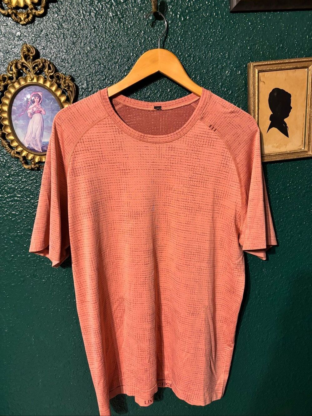 Mens Lululemon Orange Short Sleeve Size XL Shirt